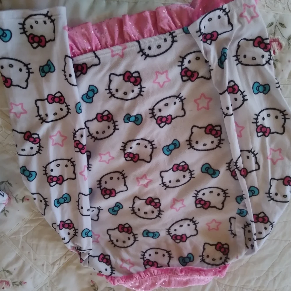 Hello kitty girls 7/8 pajamas set with satin like ruffled edges & collar
